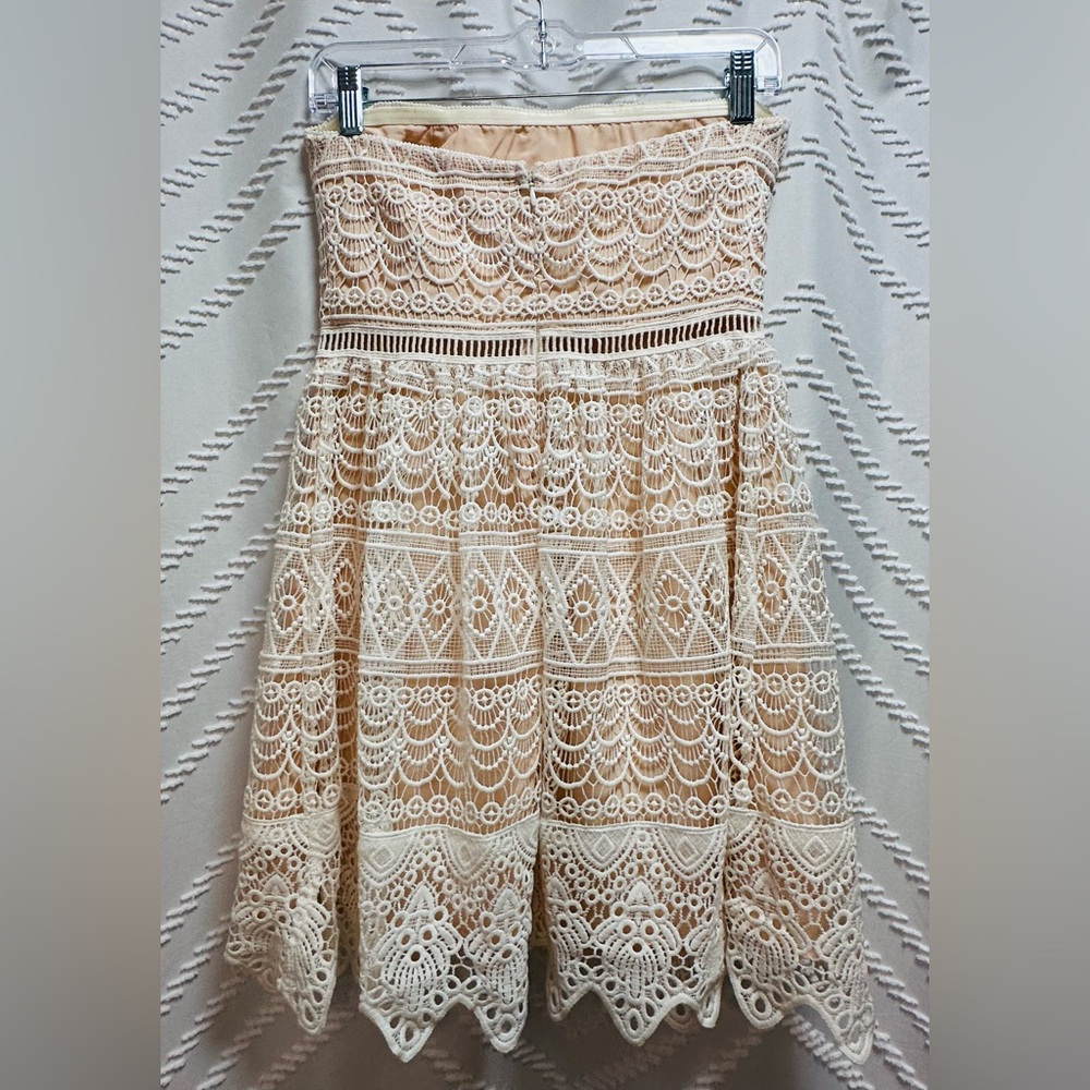Socialite Lace Strapless Dress Size Small - Picture 3 of 8